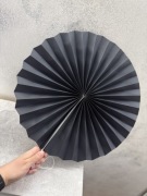 Wachlarz papierowy czarny 20 cm