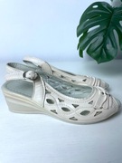 Kremowe Buty damskie sandały na koturence ecru