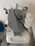 Urządzenie kosmetyczne kombajn z oczyszczaniem wodorowym