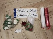 Tablice ślubne do auta Młoda Para, kwiaty róże, wstążki zestaw, pokrowce