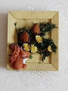 Obraz, obrazek ścienny z wiewiórką i kwiatami - magnes na lodówkę