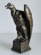 Figurka kondora / sępa, rzeźba z metalu, XX wiek, symbol siły i władzy