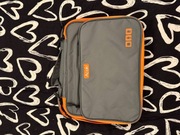 organizer podróżny na elektronikę. 