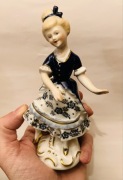 Figurka Arystokracja Dama Porcelana Lippelsdorf GDR Niemcy IDEAŁ
