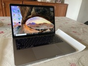 Macbook pro 256gb 8gb ram intel core i5 os/windows