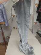 Buty wysokie za kolano zamszowe szaro srebrne na słupku 