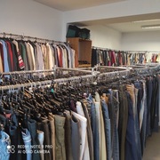 Odzież damska, męska i dziecięca.