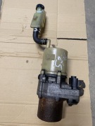 Pompa wspomagania Mazda Mitsubishi 03T50082 Koyo 