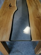 Stół z żywicą epoksydową