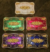 Piękna bogatozdobiona szkatułka metalowa włoska złocona w emalii. Paris