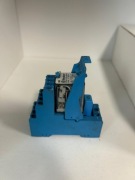 przekaźnik przemysłowy z podstawką na szynę DIN