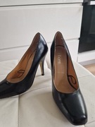 Szpilki nr 35.Kolor czarny. Skóra