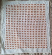 Obrus kwadratowy biały w czerwone kropki