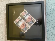 Obraz 21 wieku z plikiem pieniędzy