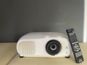 PROJEKTOR EPSON EH-TW7000 + Uchwyt MC 517S