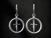 Kolczyki chainmaille ze sztyletem w obręczy – stal chirurgiczna gothic punk
