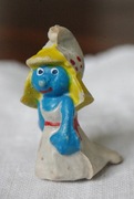 stara figurka - Smerfetka