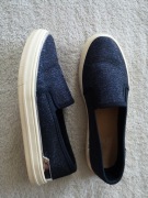 Granatowe eleganckie błyszczące wsuwane buty trampki slip on F&F 36