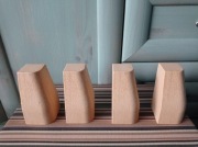 Plastikowe nogi do mebli kolor bezowy