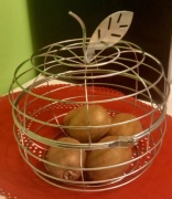 Kosz na owoce w kształcie jabłka