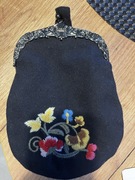 Czarna haftowana torebka 