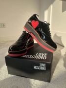 Love Moschino półbuty lakierowane rozm. 37