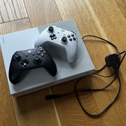 Xbox One S 1TB + 2 kontrolery