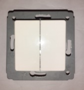 Łącznik świecznikowy  LEGRAND CARIVA biały - używany.