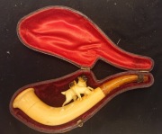 Rzeźbiona fajeczka w etui