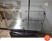 Sprzedam małą witrynę do ekspozycji jedzenia. 