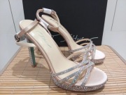 sandały na wysokim obcasie marki Betsey Johnson roz. 38 wkładka 24 cm nowe