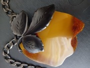 Stary srebrny wisiorek z burdztynem mlecznym srebro 925 łańcuszek naszyjnik