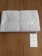 Wodoodporna mata do przewijania firmy Nobodinoz 