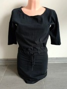 Czarna sportowa sukienka, dresowa z wiązaniem w pasie