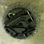 Opel Insignia a wkład lewarek klucz do kół  hak zapas zakrętka styropian