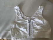 Biustonosz kompresyjny po operacji piersi