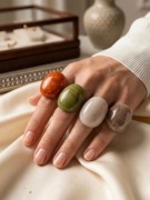Nowy zestaw 4 pierścionków chunky / sygnety z żywicy - Styl Boho / Retro