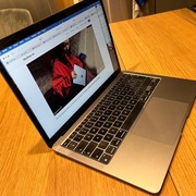 Sprzedam MacBook Air 13 cali Procesor M1 RAM: 8GB Dysk: 256 Mac OS