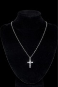 Naszyjnik z krzyżem wybity cyrkoniami