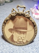 Stara mosiężna ramka z wizerunkiem Wilhelma Kaiser