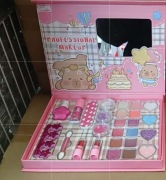 Zestaw kosmetyki ,akcesoria  dla dziewczynki kapibara