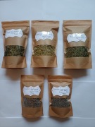 Lawenda, bluszczyk kurdybanek, igły sosny, przymiotno kanadyjskie.