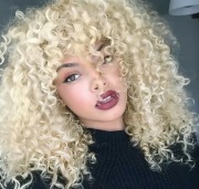 Peruka Damska AFRO Krótkie Loki Grzywka Jasny Blond NOWA