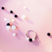 Pierścionek "noc Kairu" z opalami, ręcznie robiony