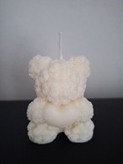 * Świeca sojowa bezzapachowa - Miś z różyczek z sercem * 6,5 x 5,5 cm *