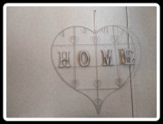 Wieszak na klucze metalowy z napisem HOME