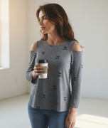 Szara bluzka cold shoulder - czarny wzór z serduszkami L/XL