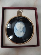 PETER BATES  Lady In Cameo - Świat w miniaturze