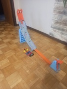 Hot Wheels Tor wyrzutnia+ 6 resoraków
