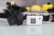 Kamera Sony HDR-AS200 Duża ilość akcesoriów